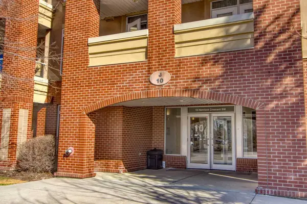 10 Hemlock CRES SW #208, Calgary, AB T3C 2Z1