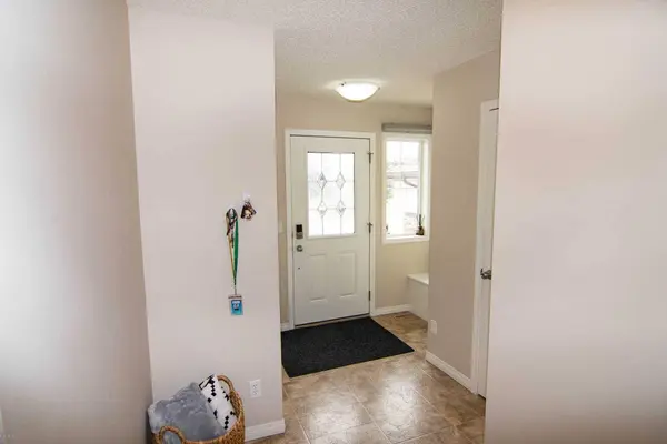 754 Luxstone Gate SW, Airdrie, AB T4B 0H3