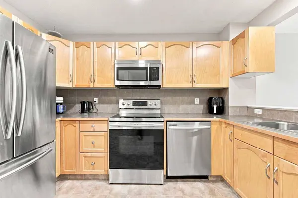 754 Luxstone Gate SW, Airdrie, AB T4B 0H3