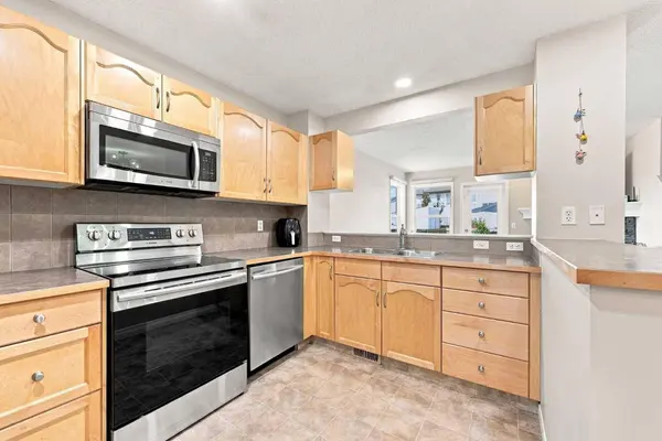 754 Luxstone Gate SW, Airdrie, AB T4B 0H3