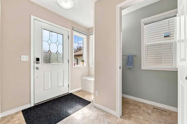 754 Luxstone Gate SW, Airdrie, AB T4B 0H3