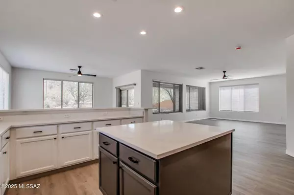 6056 W 10 Star Drive, Tucson, AZ 85713