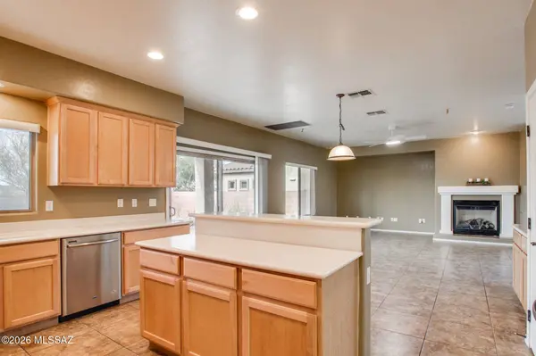 8371 N Amber Burst Dr, Tucson, AZ 85743