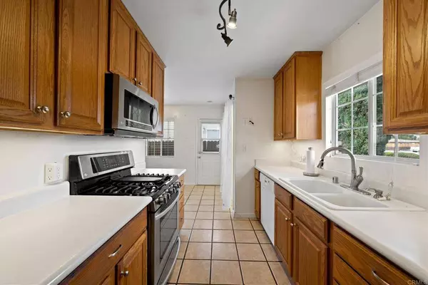 965 N Beech ST, Escondido, CA 92026