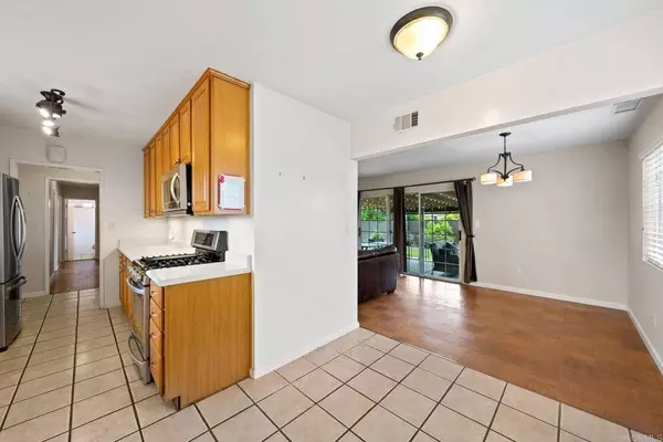 965 N Beech ST, Escondido, CA 92026