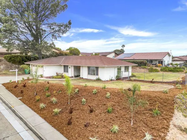 6482 Wandermere DR, San Diego, CA 92120