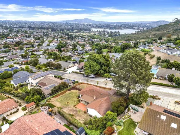 6482 Wandermere DR, San Diego, CA 92120