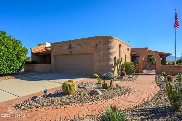 937 W Desert Hills DR, Green Valley, AZ 85622