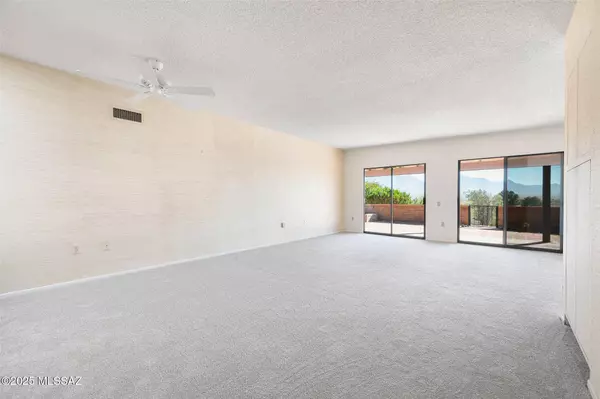 937 W Desert Hills DR, Green Valley, AZ 85622