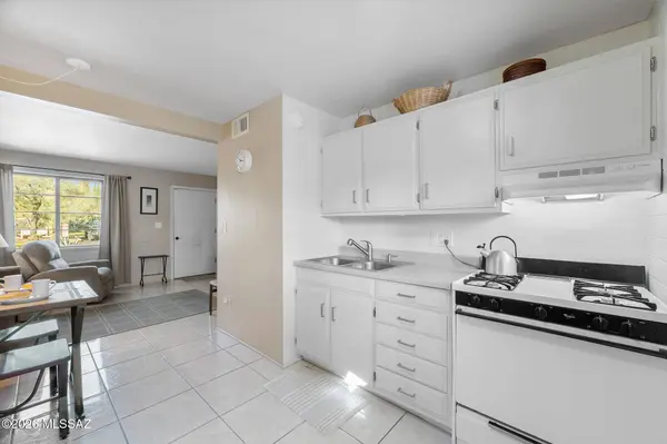 261 S Paseo Tierra, Green Valley, AZ 85614