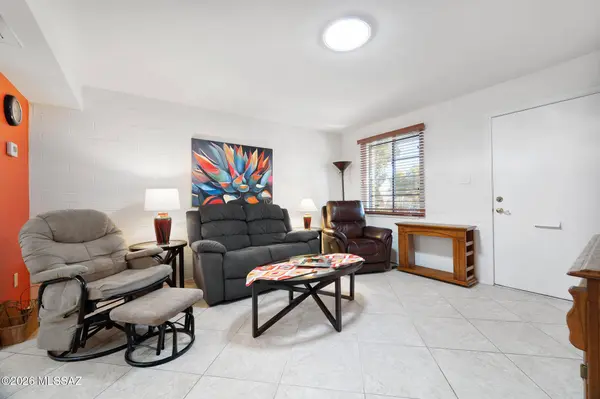 482 S Paseo Pena #B, Green Valley, AZ 85614