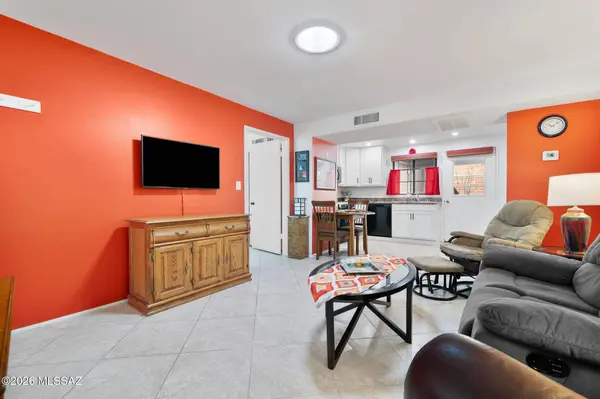 482 S Paseo Pena #B, Green Valley, AZ 85614