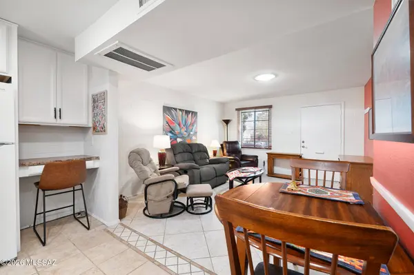 482 S Paseo Pena #B, Green Valley, AZ 85614