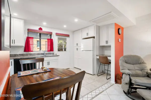 482 S Paseo Pena #B, Green Valley, AZ 85614