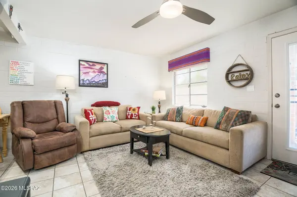 233 S Paseo Tierra #D, Green Valley, AZ 85614