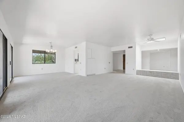 937 W Desert Hills Dr, Green Valley, AZ 85622
