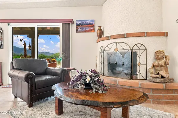 1131 W Camino De La Oca, Green Valley, AZ 85622