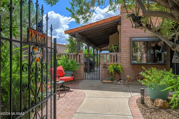 1131 W Camino De La Oca, Green Valley, AZ 85622