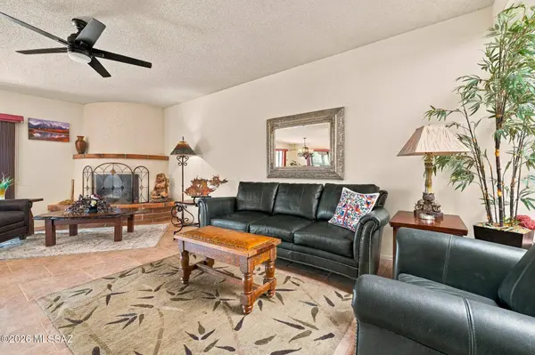 1131 W Camino De La Oca, Green Valley, AZ 85622