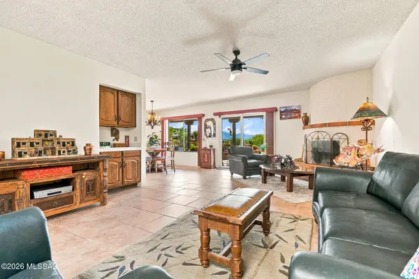 1131 W Camino De La Oca, Green Valley, AZ 85622