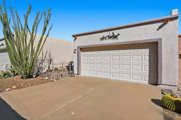 Green Valley, AZ 85614,563 West Vía Rosaldo