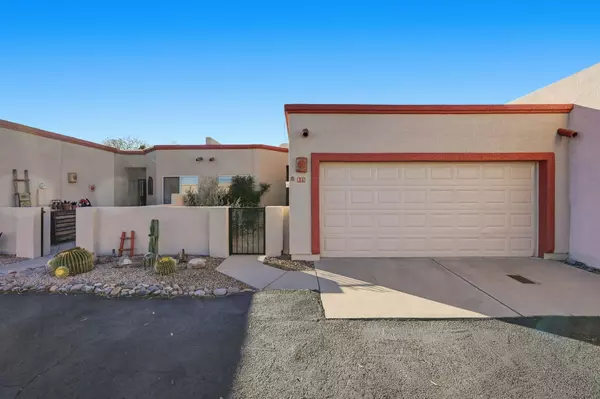 575 West Vía Rosaldo, Green Valley, AZ 85614