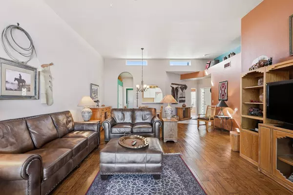 563 West Vía Rosaldo, Green Valley, AZ 85614