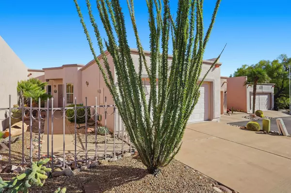 563 West Vía Rosaldo, Green Valley, AZ 85614