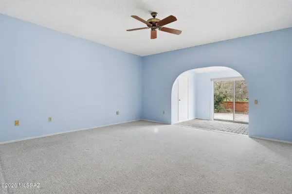 1072 W Camino Urbano, Green Valley, AZ 85622