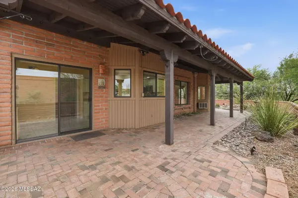 1072 W Camino Urbano, Green Valley, AZ 85622