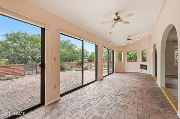 1072 W Camino Urbano, Green Valley, AZ 85622