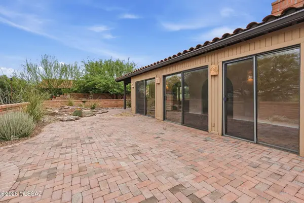 1072 W Camino Urbano, Green Valley, AZ 85622