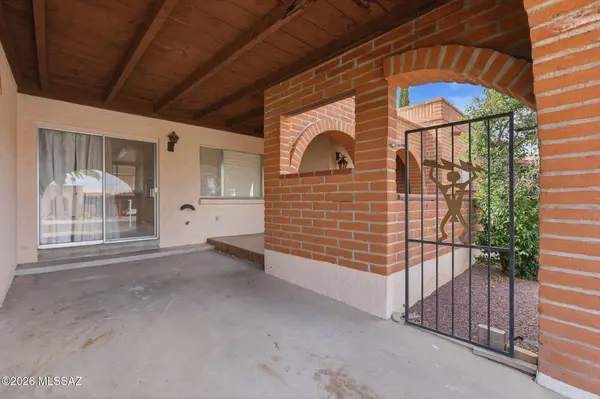 65 N Los Olmos, Green Valley, AZ 85614