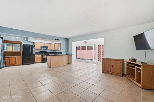 65 N Los Olmos, Green Valley, AZ 85614