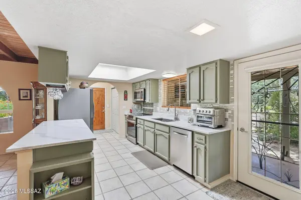 696 W Paseo Del Canto, Green Valley, AZ 85622