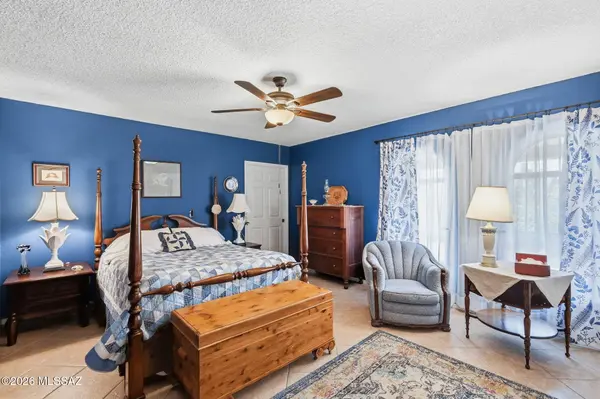 696 W Paseo Del Canto, Green Valley, AZ 85622