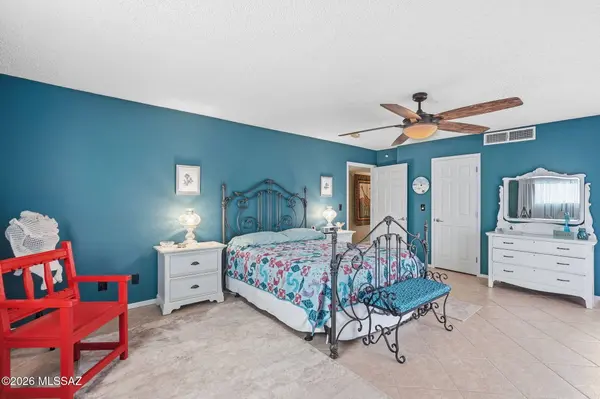 696 W Paseo Del Canto, Green Valley, AZ 85622