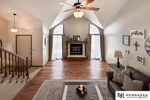 15231 Locust Street, Omaha, NE 68116