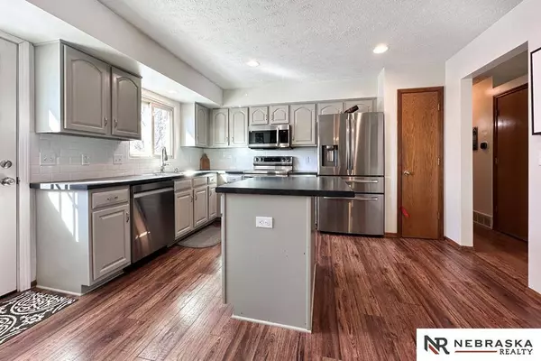 15231 Locust Street, Omaha, NE 68116