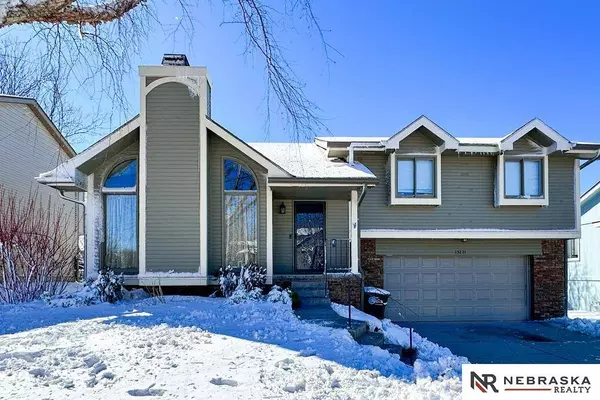 15231 Locust Street, Omaha, NE 68116