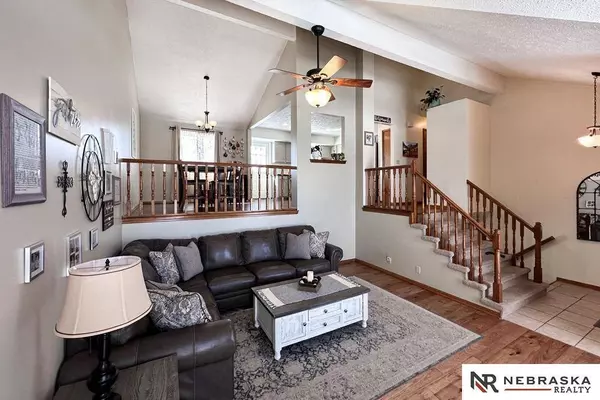 15231 Locust Street, Omaha, NE 68116