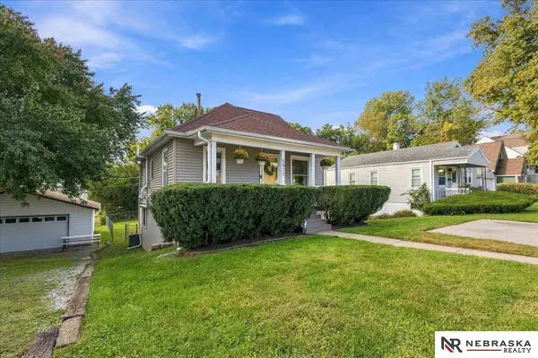 5825 Erskine ST, Omaha, NE 68104