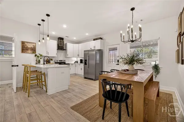 1306 E Waldburg ST, Savannah, GA 31404