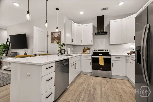 1306 E Waldburg ST, Savannah, GA 31404