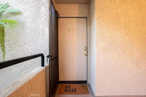 1237 E 6th ST #201, Long Beach, CA 90802