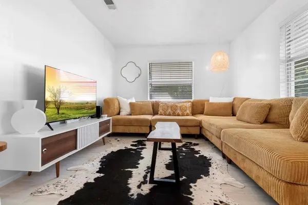 708 WAYNE AVE, New Smyrna Beach, FL 32168