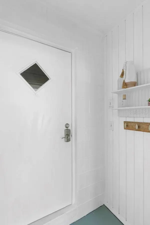 708 WAYNE AVE, New Smyrna Beach, FL 32168