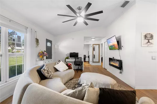 633 LELAND DR, Deltona, FL 32725