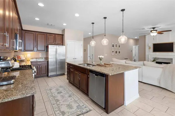 716 RIVIERA BELLA DR, Debary, FL 32713
