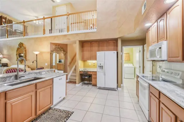 9223 SHADOW PINAR CT, Orlando, FL 32825
